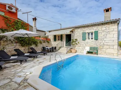 PoolOfHouse