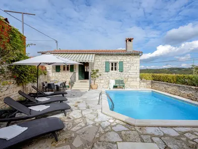 PoolOfHouse
