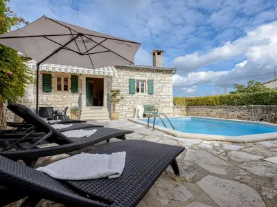 PoolOfHouse