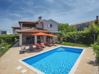 PoolOfHouse