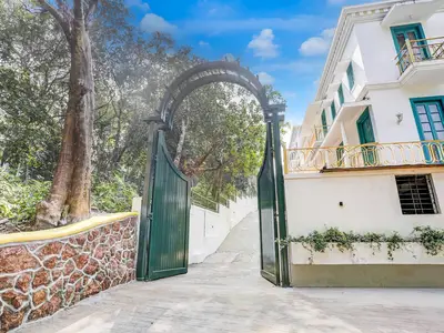 PoolOfHouse