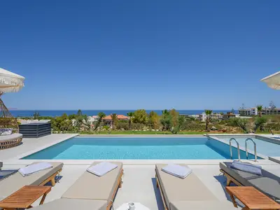 PoolOfHouse