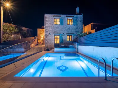 PoolOfHouse