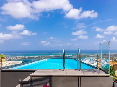 PoolOfHouse