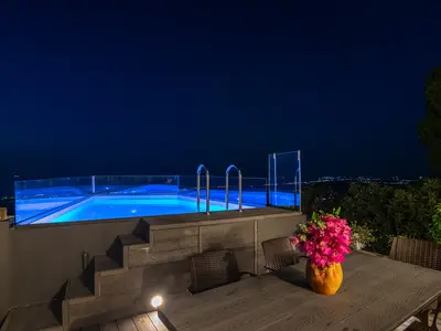 PoolOfHouse