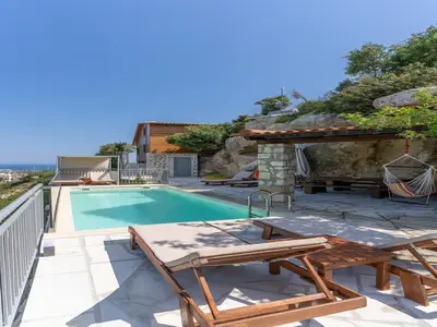 PoolOfHouse