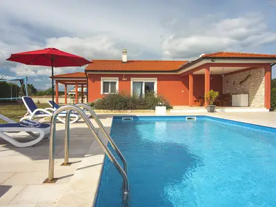 PoolOfHouse