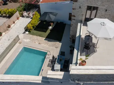 PoolOfHouse