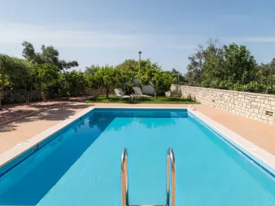 PoolOfHouse