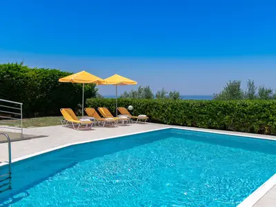 PoolOfHouse