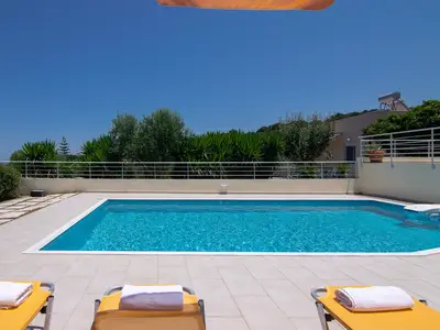 PoolOfHouse