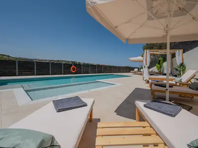 PoolOfHouse