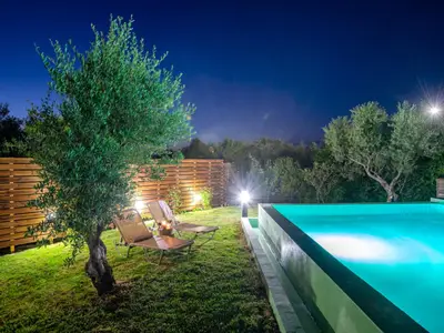 PoolOfHouse