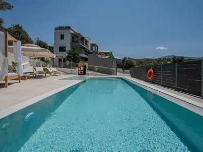 PoolOfHouse