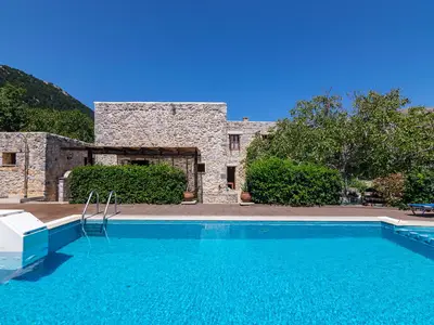PoolOfHouse