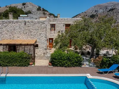 PoolOfHouse