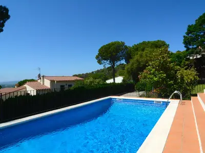 PoolOfHouse