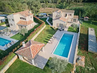 Villa für 9 Personen (400 m²) in Jadruhi 2/10