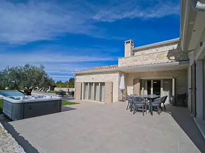 Villa für 9 Personen (400 m²) in Jadruhi 5/10