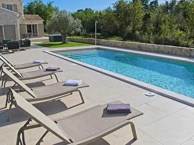 Villa für 9 Personen (400 m²) in Jadruhi 7/10