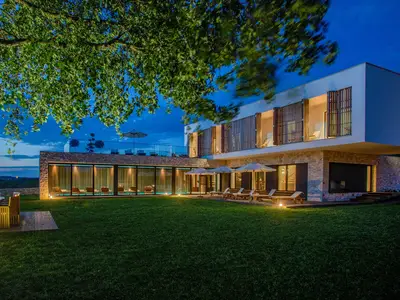Villa für 10 Personen (470 m²) in Jurići 1/10