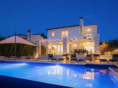 Villa für 8 Personen (240 m²) in Deklevi 1/10