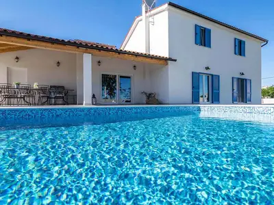 Villa für 8 Personen (200 m²) in Klarići 2/10