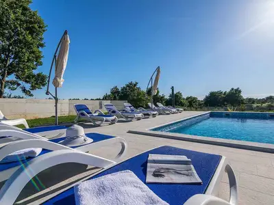 Villa für 8 Personen (200 m²) in Klarići 5/10