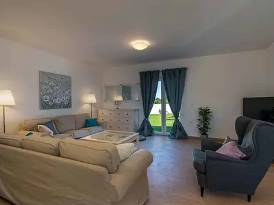 Villa für 8 Personen (200 m²) in Klarići 9/10