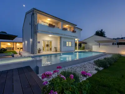 Villa für 8 Personen (251 m²) in Veli Maj 1/10