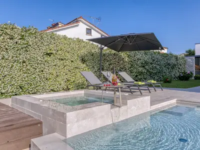 Villa für 8 Personen (251 m²) in Veli Maj 4/10
