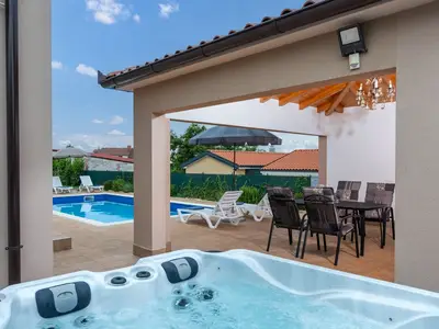 Villa für 8 Personen (145 m²) in Buroli 4/10