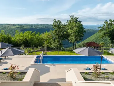 Villa für 10 Personen (255 m²) in Ružici 2/10