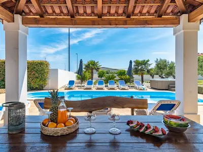 Moderne Villa Šuker mit privatem 30qm Pool, Jacuzzi, Fitnessraum, Sauna, 5 Schlafzimmer
