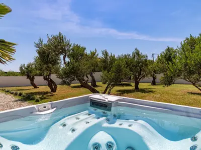 Villa Suker mit Jacuzzi, Pool, 5 Schlafzimmer, nah am Meer, max. 12 Personen