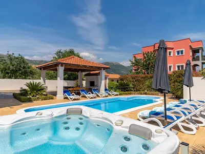 Perfekte Unterkunft für 10+2 Personen auf 1.150 qm Grundstück nur 7km von Trogir entfernt