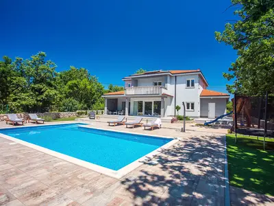 Villa Andrea mit 5 Schlafzimmern, 50 qm Pool, Fun-Zone, Spielplatz im Freien