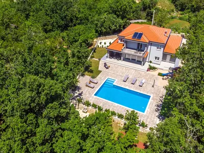 Villa Andrea mit 5 Schlafzimmern, 50 qm Pool, Fun-Zone, Spielplatz im Freien