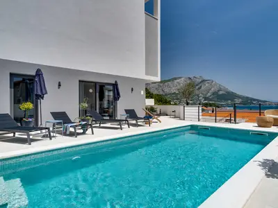 Privater Pool mit Hydromassage, herrlichem Meerblick von jedem Zimmer