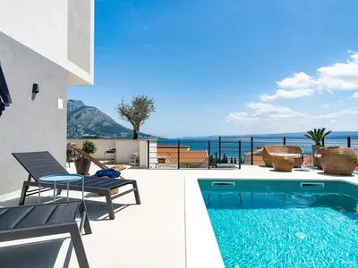 Privater Pool mit Hydromassage, herrlichem Meerblick von jedem Zimmer