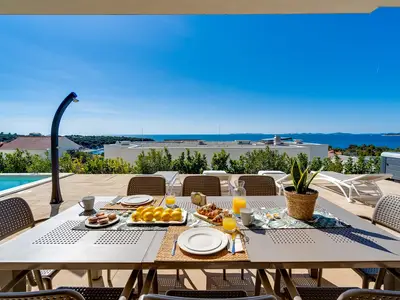 Neu! Seaview Villa Dolac mit beheiztem Pool, Whirlpool, finnischer Sauna