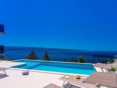 Villa Belvedere mit beheiztem Pool, 4 Schlafzimmer, 4 Badezimmer, Billard, Medienraum
