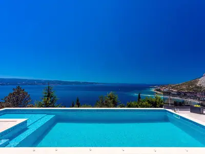 Die Villa bietet einen offenen und Panoramablick auf das Meer in einer ruhigen und privaten Umgebung