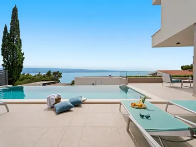 Die neu erbaute Villa Una befindet sich auf einem vollständig eingezäunten 400 m2 großen Privatgrundstück