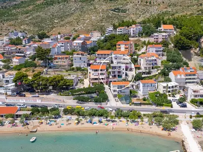 Markierte Position der Seaview Villa Calma im kleinen Ort Duće, neben der Stadt Omiš.