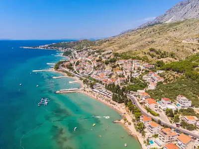 Markierte Position der Seaview Villa Calma im kleinen Ort Duće, in der Nähe des Sandstrandes 30m entfernt