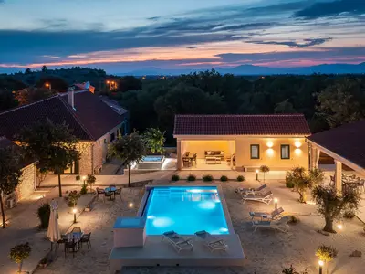 Tosic Estate – Villa, Weinberge und Weingut