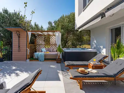 Villa Lea mit 4 Schlafzimmern, 40 m2 großem Pool, Whirlpool