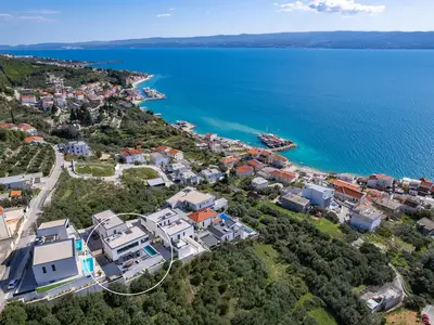 Das Hotel liegt in Krilo - Jesenica, nur 2 km vom Strand entfernt
