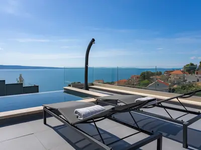 Infinity-Pool mit spektakulärem Panoramablick